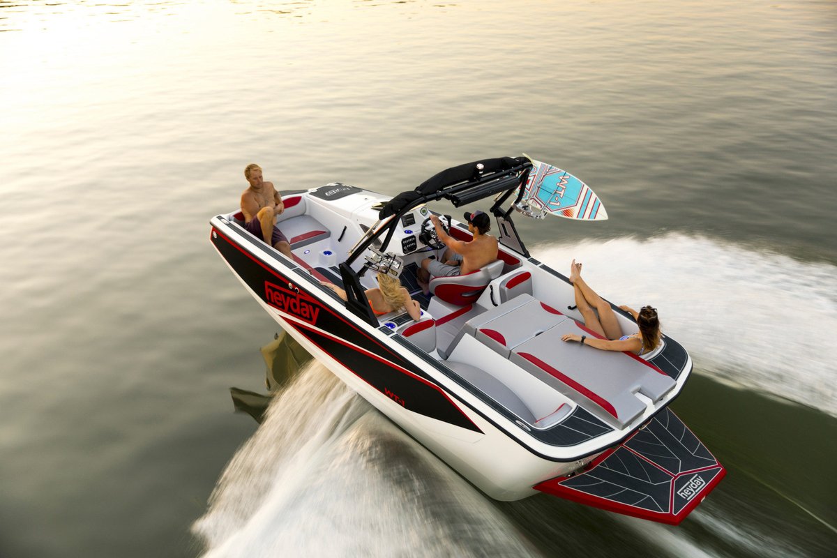 MercuryMarine's tweet photo. Get on the water today! You've earned it. Happy Labor Day from all of us at Mercury!

#GoBoldly #Mercury #MercuryMarine #OnTheWater #Boating #MerCruiser #HolidayWeekend #LaborDay https://t.co/o7oHo7s0bg
