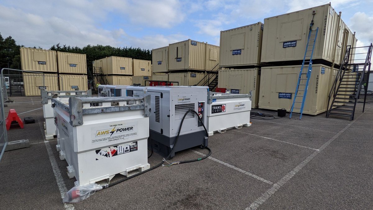 Algeco_Official's tweet photo. Check out this amazing site set up. 

We are proud to partner with suppliers like AWS POWER on exciting sites such as these.

#MobileMiniUK #MMSpotted #Teamwork #SiteSetUp https://t.co/rWpH2szmDQ