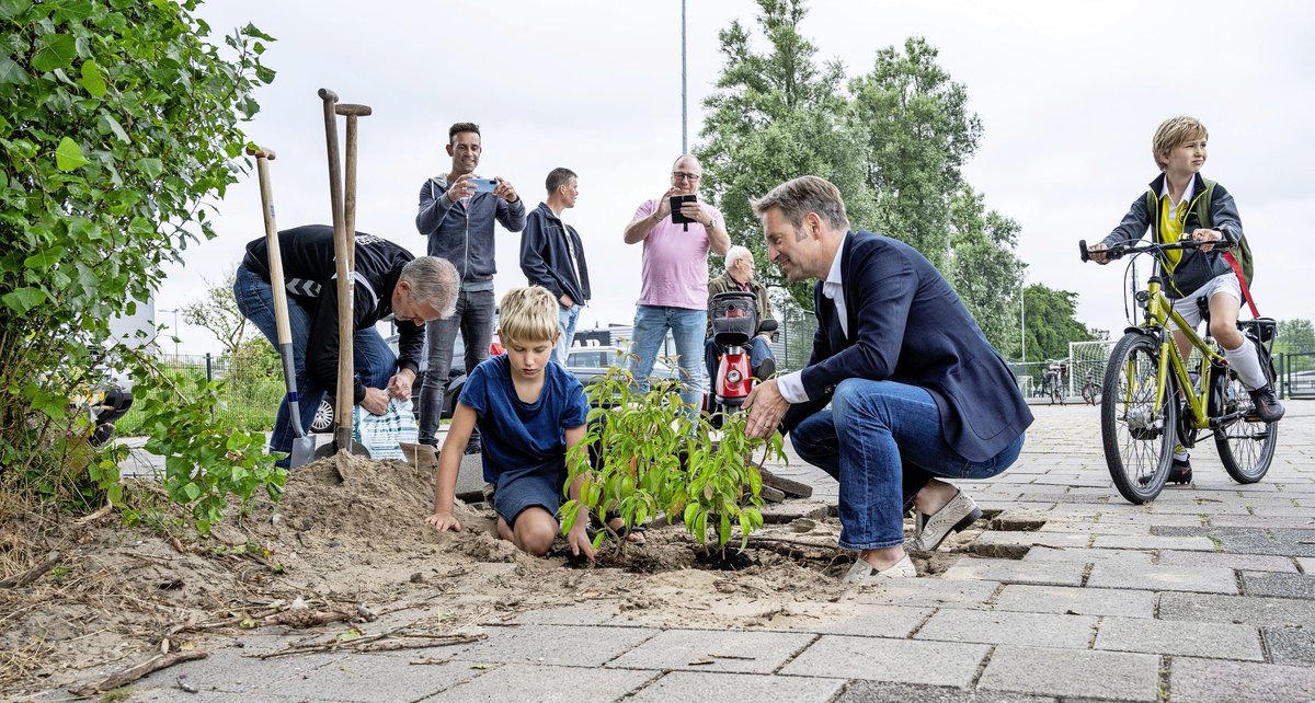 Primeur voor voetbalclub Geel-Wit ’20: Eerste sportveld met waterberging van Nederland dlvr.it/S72Nqj