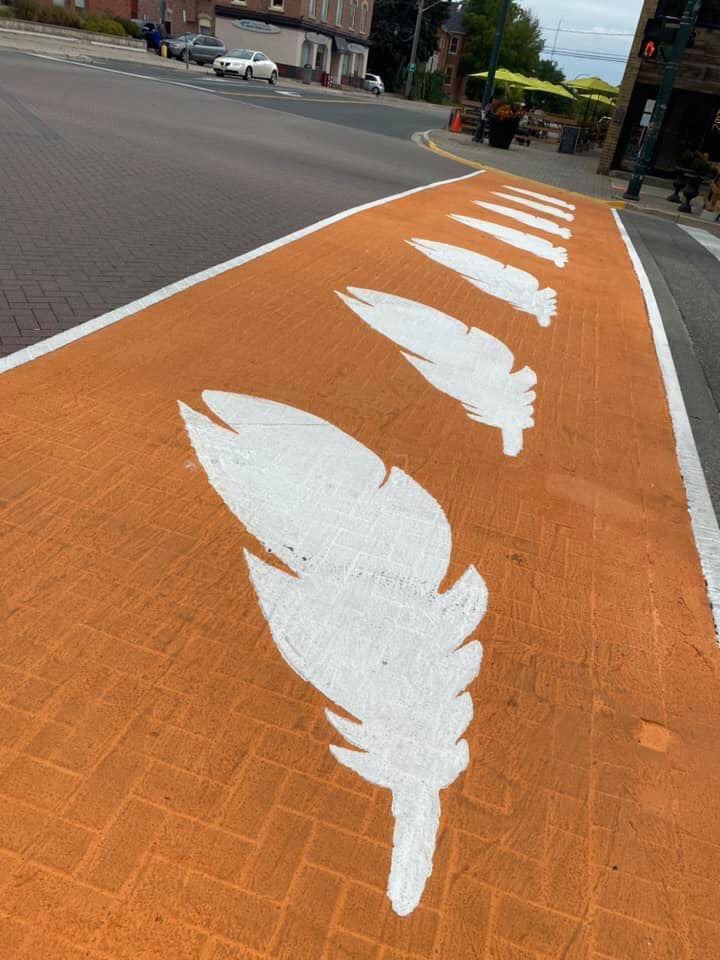 MrsBlackley's tweet image. New crosswalk installation in downtown Orangeville, Ontario. 7 feathers to represent the 7 grandfather teachings of wisdom, love, respect, bravery, honesty, humility and truth. #WellDoneOrangeville