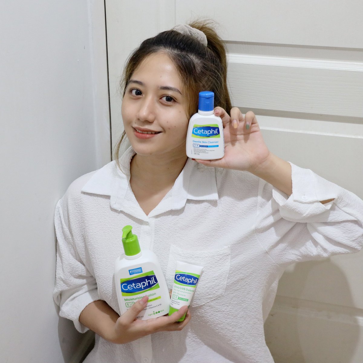 kdnutsu's tweet photo. ใครผิวแพ้ง่ายคือขอป้ายยาหน่อย Cetaphil ตอนนี้ใช้ทั้ง คลีนเซอร์ มอยซ์เจอไรเซอร์และกันแดดของเค้า ชอบมากกก ยิ่งตัวคลีนเซอร์คืออ่อนโยนสุดๆ ไม่มีกลิ่นเลย ล้างแล้วหน้าไม่แห้งตึงด้วยคือดืออ พิกัด Watsons หรือสั่งออนไลน์ก็ได้
#Cetaphilสมการผิวสุขภาพดี #CetaphilTH #5signsofsensitiveskin https://t.co/D5W4X1RsEo