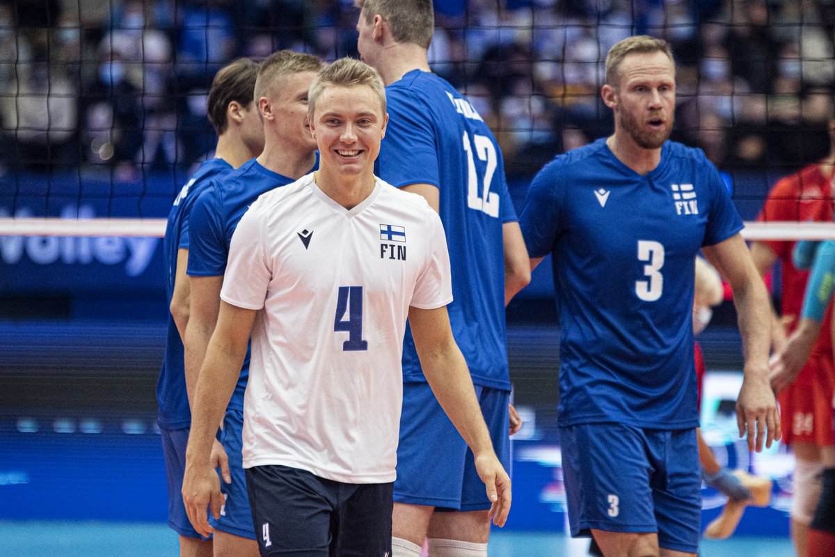 FinnishVolleyball (@finnvolleyball) on Twitter photo Lentopallon EM-kisat tuovat apua koronan aiheuttamaan yksinäisyyteen. Lentopalloliitto lahjoittaa 100 ottelulippua Kotilinnasäätiön senioreille🙌💙
➡️ lentopalloliitto.fi/elamyksia/uuti…
#Veljekset #EuroVolleyM #lentopallo I <a href="/Ekokumppanit/">Ekokumppanit</a> Lentopallon EM-kisat tuovat apua koronan aiheuttamaan yksinäisyyteen. Lentopalloliitto lahjoittaa 100 ottelulippua Kotilinnasäätiön senioreille🙌💙
➡️ lentopalloliitto.fi/elamyksia/uuti…
#Veljekset #EuroVolleyM #lentopallo I <a href="/Ekokumppanit/">Ekokumppanit</a>