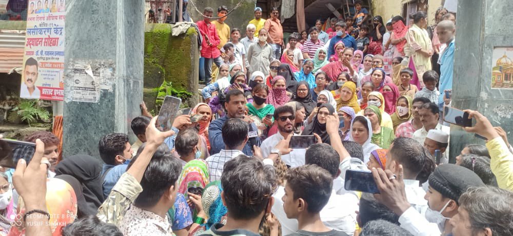 warispathan's tweet photo. Visited Andheri West, Gilbert hills and successfully stopped the demolition of houses. More than 1200 families are residing for many decades. I urge the govt to cancel the process because its the question of livelihood of many poor families. 
Majlis hamesha aapke saath. https://t.co/3nzhBvLm1q