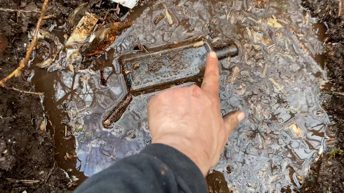 si_finds's tweet photo. SWAMP Digging for Victorian treasures! Watch when I found an epic American plate sherd with a fascinating story - upcycling and resorations too https://t.co/djOU2ZaGBP #mudlarking #luckinthemuck #mudlover #fallriverline #bottledump #sherd #london #trashtotreasure #upcycle https://t.co/vm6aQ0wtaj