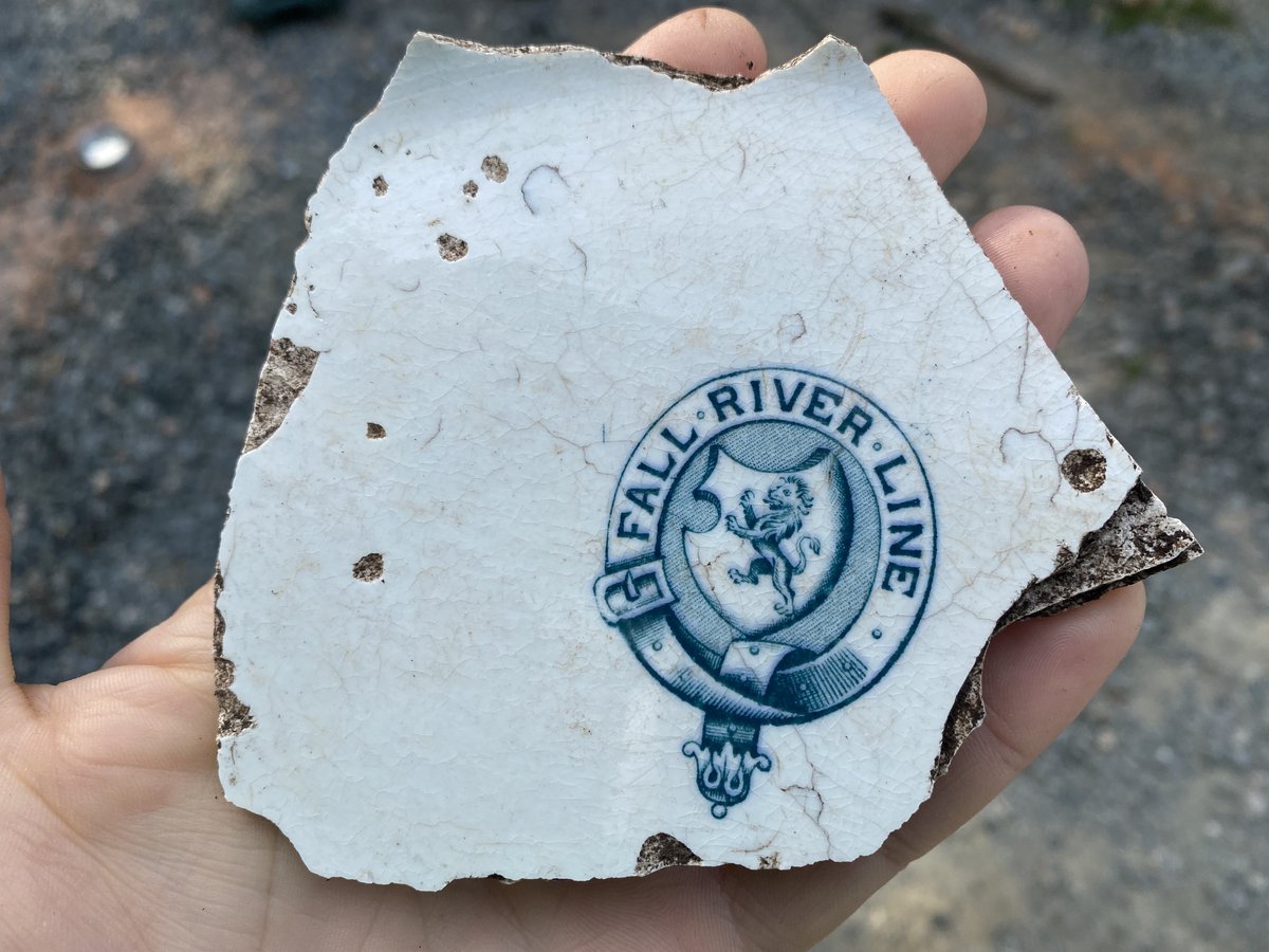 si_finds's tweet photo. SWAMP Digging for Victorian treasures! Watch when I found an epic American plate sherd with a fascinating story - upcycling and resorations too https://t.co/djOU2ZaGBP #mudlarking #luckinthemuck #mudlover #fallriverline #bottledump #sherd #london #trashtotreasure #upcycle https://t.co/vm6aQ0wtaj