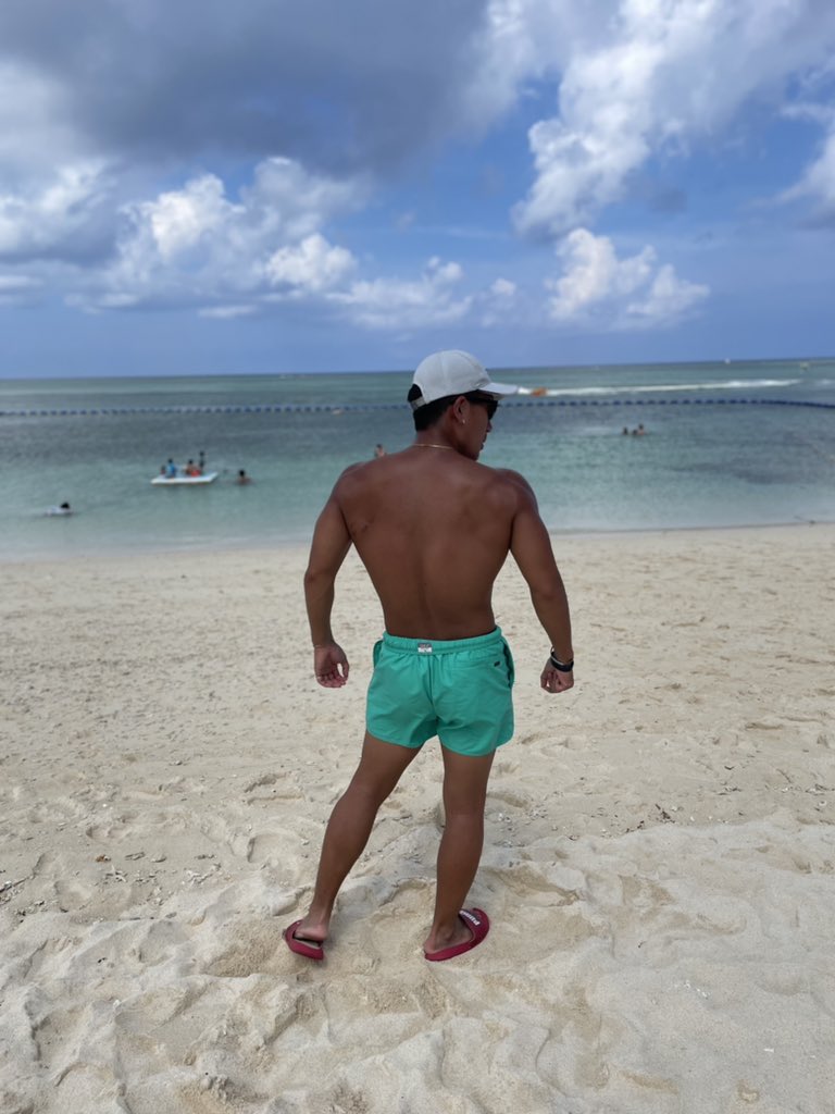 bolt3542's tweet photo. summerbody💪
になったかな⁇🏖
#training
#workout 
#summer
#summerbody
#okinawa
#ムーンビーチ 
#myprotein 
#anytimefitness https://t.co/oNFAJRRqlo