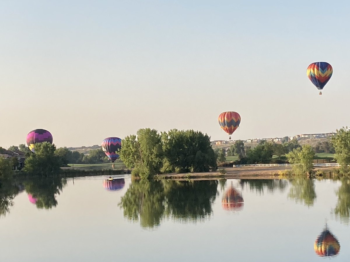 More balloons this morning. #letsfly ⁦<a href="/WindsorHF/">Windsor Harvest Festival</a>⁩