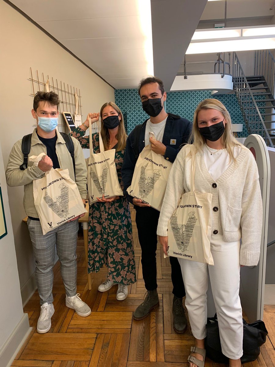 VlerickLibrary's tweet image. About last week... So grateful to welcome our Masters back at our @Vlerick campuses and what a joy offering their study books in brand new tote bags 😍 #bookpickup #VlerickLibrary #WriteYourOwnStory