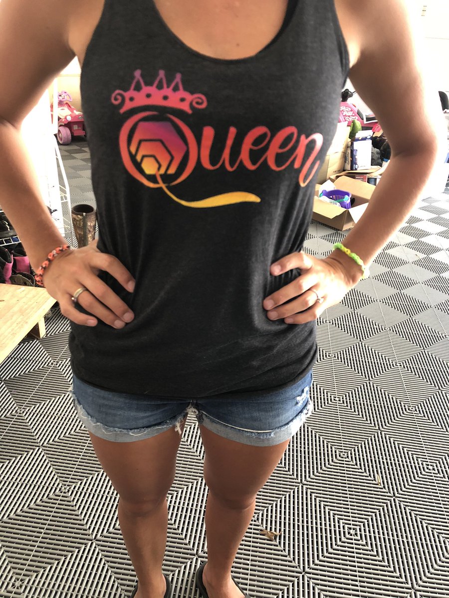 pulseicano's tweet photo. My #hexqueen is now official with her Hex Queen tank from @CryptoStylesUSA. #HEX @RichardHeartWin #PulseChain https://t.co/oTPamxnst6