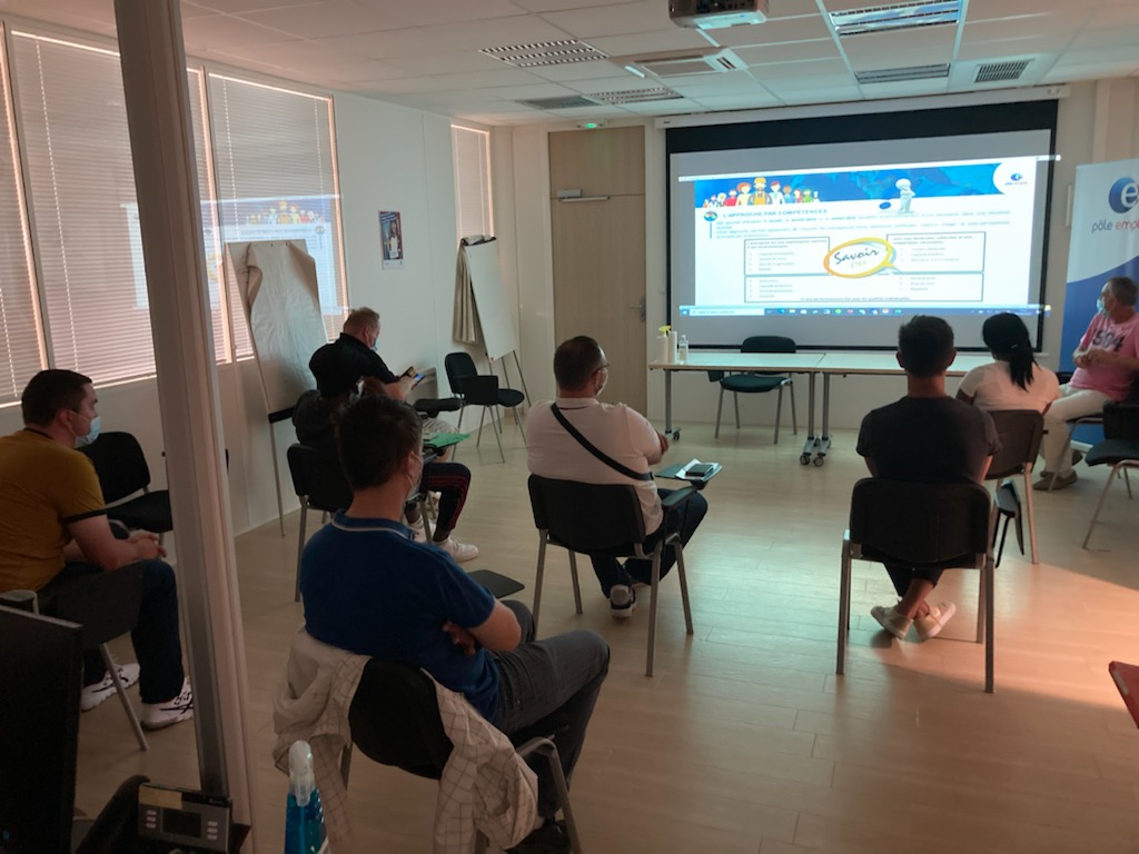 🎯#DSVE Du Stade Vers L'Emploi #Amiens J-8 
Démarrage du #Coaching de nos 90 demandeurs d'emploi qui ont validé leur présence le 14 septembre 😜👍🥇
#Compétences #Confiance #SavoirEtre #Recrutement
<a href="/LamblinPhilippe/">Philippe Lamblin</a> <a href="/Prefet80/">Préfet de la Somme</a> <a href="/benoitpetit29/">Benoit Petit</a>
@FredericDanel