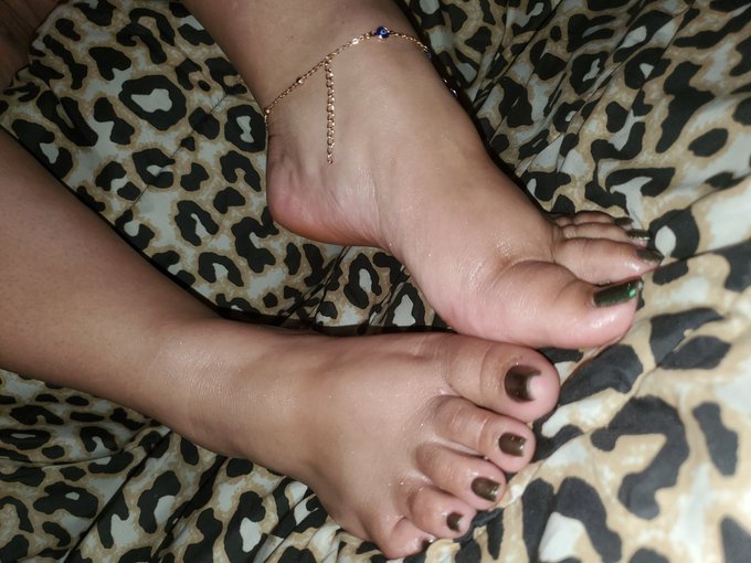 Happy Monday everyone 🥰 this Goddess is enjoying some down time... what about you? 💗

#MondayVibes #footgoddess