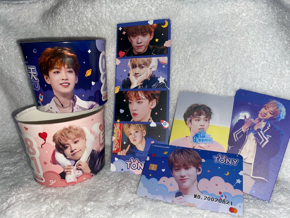 CafeUranus821's tweet photo. 𝐩𝐫𝐞𝐯𝐢𝐞𝐰 𝐨𝐟 𝐞𝐯𝐞𝐧𝐭 𝐠𝐨𝐨𝐝𝐬 ✧₊˚.༄

here are some real life snapshots of our event goods!

more pictures in the thread below ↓
#CafeUranus821 https://t.co/U9CVFz97BS