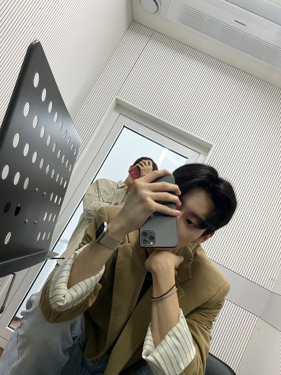 𝘉𝘭𝘶𝘦 *✿ ft.IU tweet media