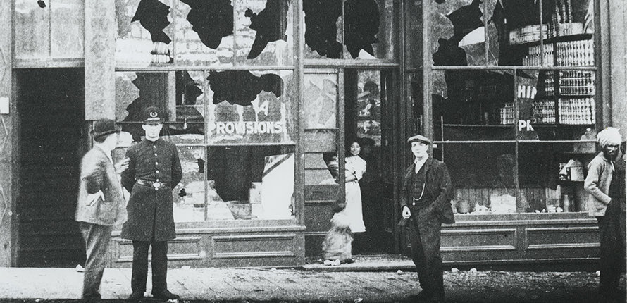 On this #LabourDay2021 we acknowledge the stories of racialized labour, segregation and abuse because of racism. This image - from the 1907 Anti Asian Riots, continues to be one of the most powerful archival images demonstrating #BChistory. @BC_LHC @RoyalBCMuseum