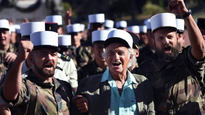 LegionEtrangere's tweet image. Adieu !
#Belmondo