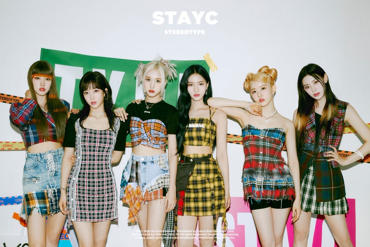 STAYC_CHARTS's tweet photo. .@STAYC_official 'STEREOTYPE' earns the highest first day album sales by a 2020~2021 female rookie on Hanteo (43,617 copies)!

#STAYC #스테이씨 https://t.co/Q4TkgODkUp