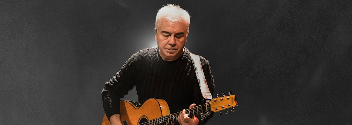 Nei Lisboa apresenta show "Voz e Violão" no Teatro do Bourbon Country. Saiba mais em rockgaucho.com.br