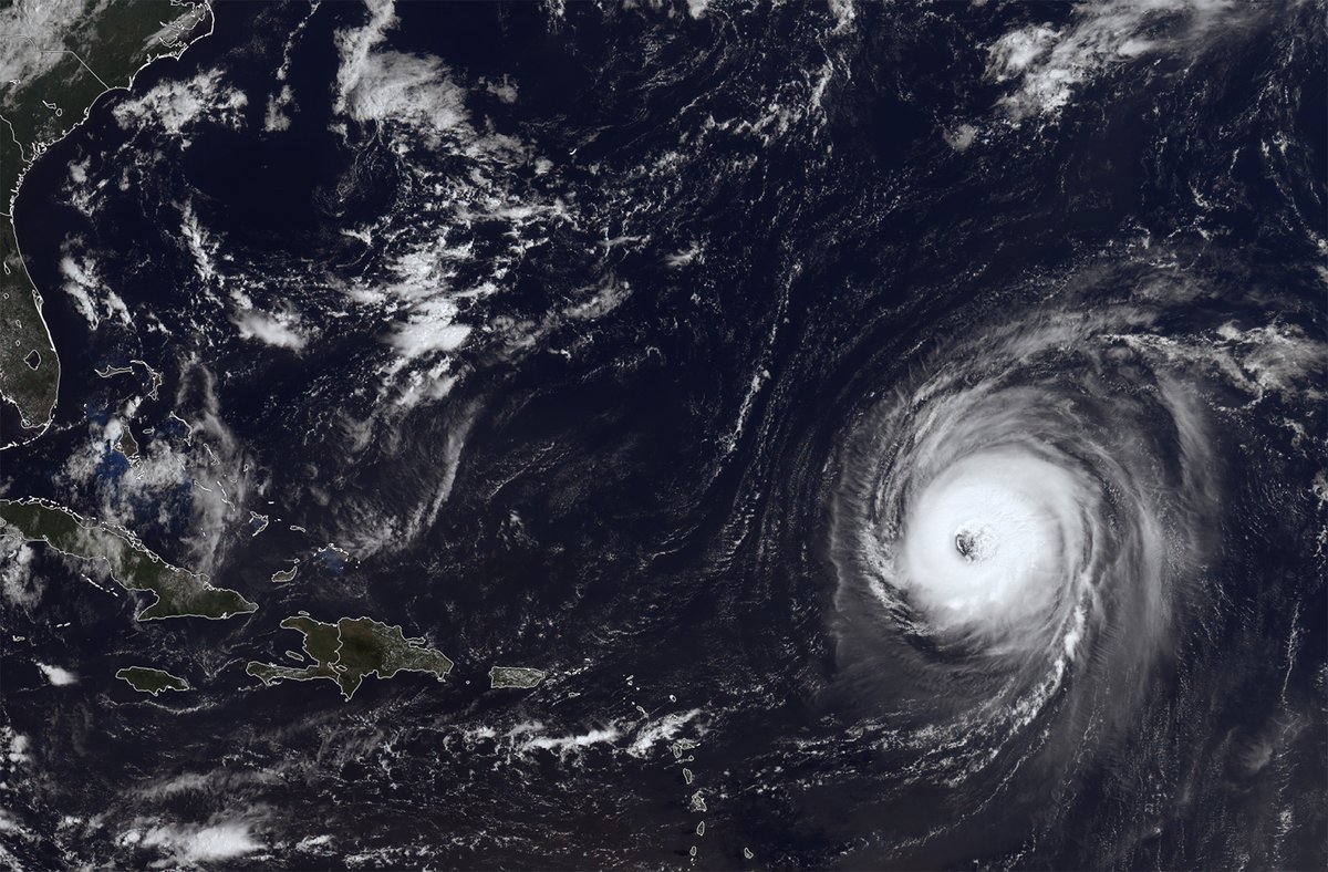???? Superbe image sat de l'imposant #ouragan #Larry (cat. 3), ce 6 septembre. Il ne touchera aucune terre. Image via le ssec -&gt; 