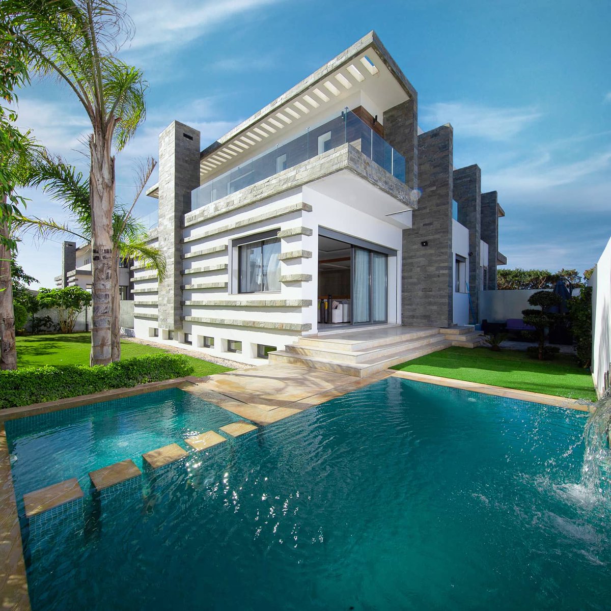 KPR_GROUP's tweet image. تملك في مشروع من أفضل المشاريع الراقية في #المغرب 
في مدينة #داربوعزة البحرية

+مساحات الأرض تصل إلى 425 متر مربع
+مسبح وحديقة خاصة لكل فيلا 
+تشطيبات عالية الجودة 
+حماية أمنية 24/7
+قريبة من البحر 
+استلام فوري 

للتواصل مع مكتبنا في المغرب 
00212-617-155-555

#مشروع_توباز