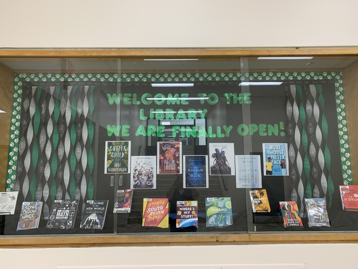 blakelocklib's tweet photo. Can't wait to open the Library tomorrow morning! Yes, we are open and there are lots of new books waiting to be borrowed. #HDSBFirstDay #HDSBLibraries #TABTigerlife๐ฏ๐๐๐ https://t.co/LnqXRrCZ4i