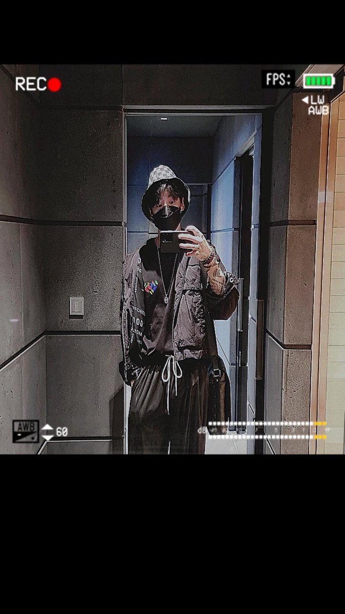 singularitybabe's tweet image. Mirror selfies &amp;amp; tattoos 🤟🏻🖤

#ARMYSelcaDay #ARSD #JUNGKOOK @BTS_twt