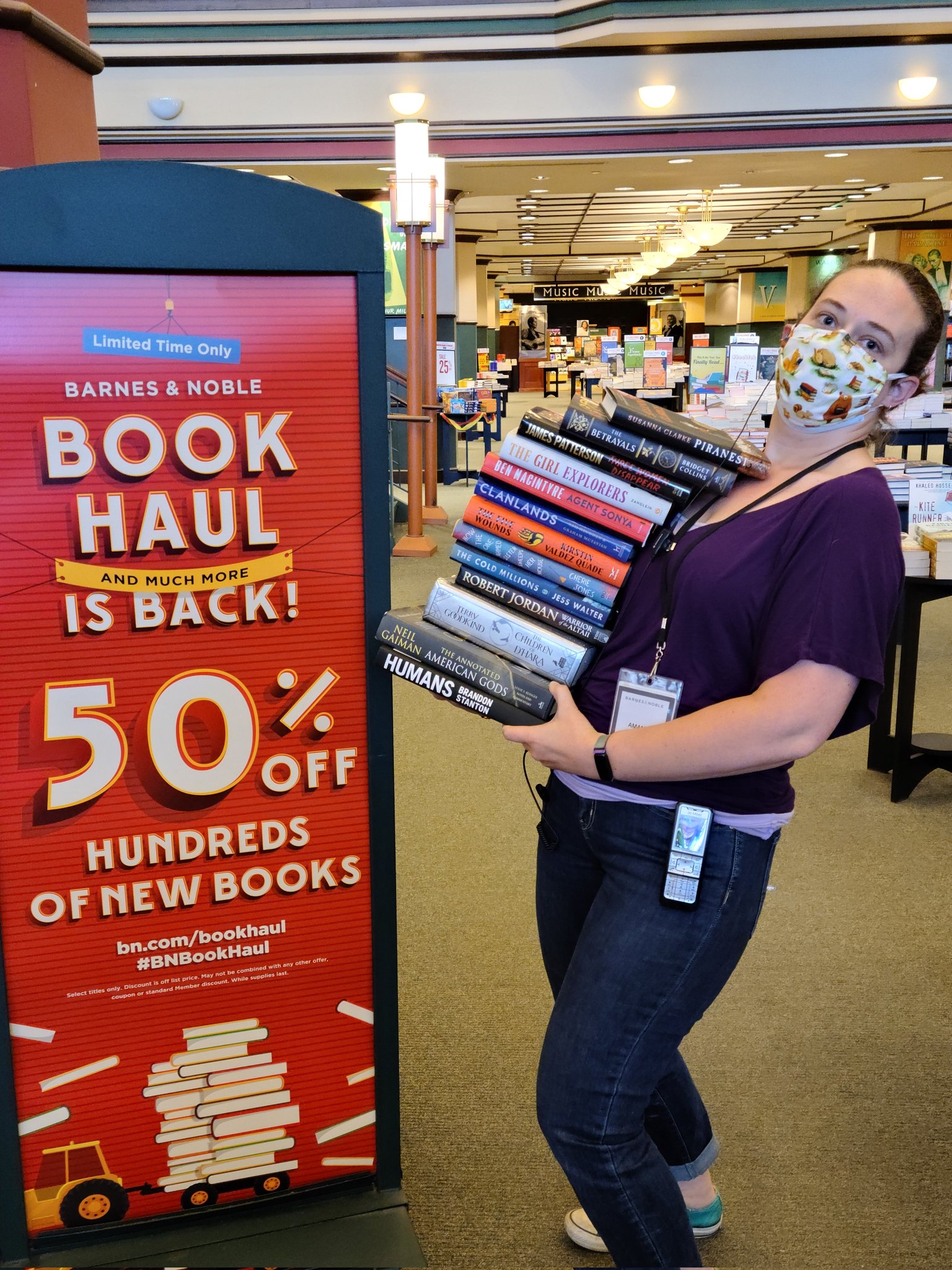 B&N Re-opening in Old Orchard Mall in Skokie, Ill.