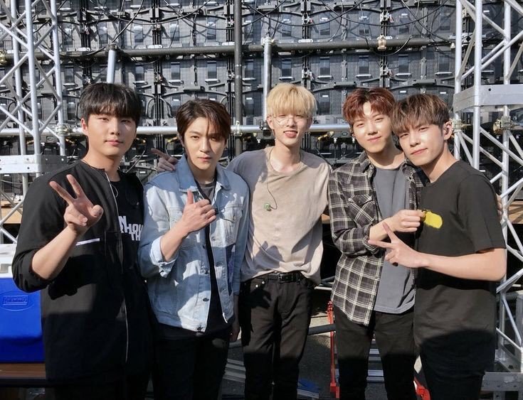 rooMCAmp_'s tweet photo. 🍋 HAPPY DAY6 ANNIVERSARY 🍋
#데이식스_마이데이_6년째_진득해
#DAY6_6th_page
@day6official https://t.co/d57XhZuzoe