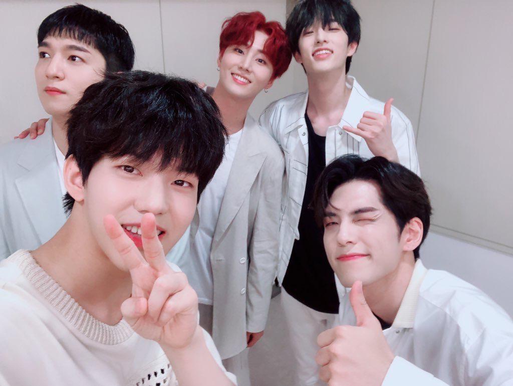 rooMCAmp_'s tweet photo. 🍋 HAPPY DAY6 ANNIVERSARY 🍋
#데이식스_마이데이_6년째_진득해
#DAY6_6th_page
@day6official https://t.co/d57XhZuzoe
