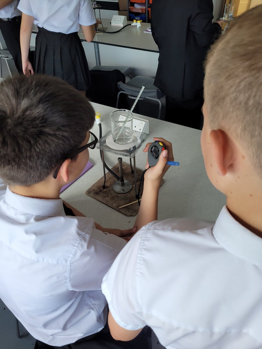 Today Year 9 <a href="/MagnaCartaSch/">Magna Carta School</a> were back in a #Science lab for the first time since January 2020. Review of lab #safety, using practical equipment✅ and collecting primary #data <a href="/TimSmith2021/">Tim Smith</a> @MrWilcox_TMCS <a href="/CLEAPSS/">CLEAPSS 🏁</a> #Science #AcademicTwitter #Chemistry <a href="/STEMyBanda/">STEMYMissBanda</a> #skills