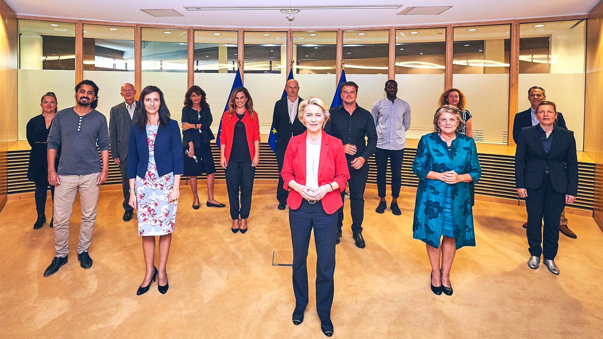 vonderleyen's tweet image. Happy to meet the bright minds of the #NewEuropeanBauhaus roundtable.

Together we work on bringing back nature into our lives, houses and cities.

For sustainable, affordable - and beautiful! - living spaces.
 
Many news coming soon on the #NewEuropeanBauhaus. Stay tuned!