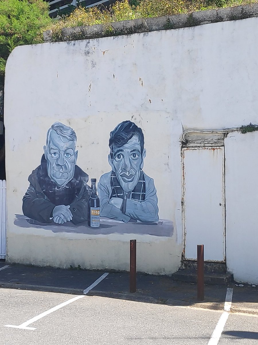 - Adressez-vous à l'Intendance, nous on paye plus ! On ne connaît plus, on ne salue plus !
- On méprise !
#belmondo