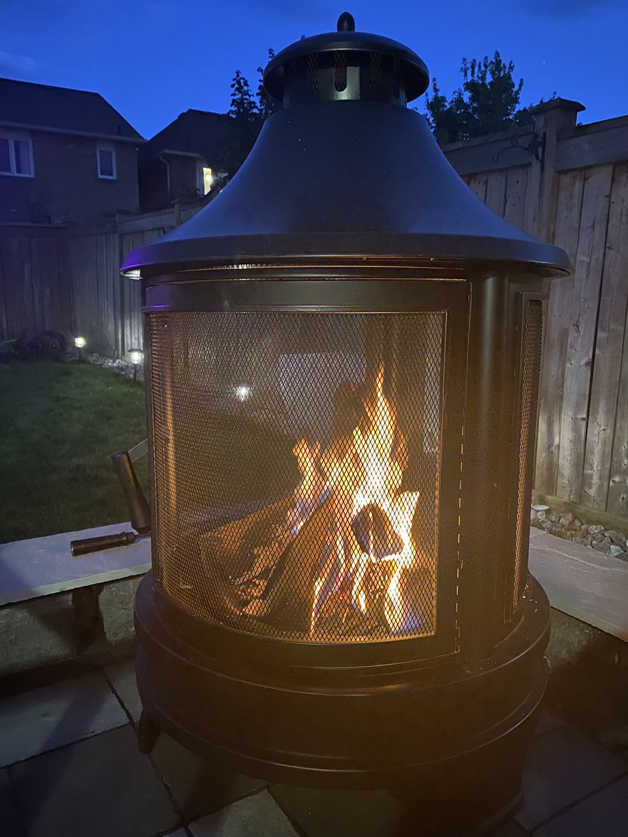 sandropacheco71's tweet image. Last night I was outside enjoying this. I love the smell of burning wood. #Fire #Relaxing #OutsideFire #NightTimeFire #OutdoorFirePlace