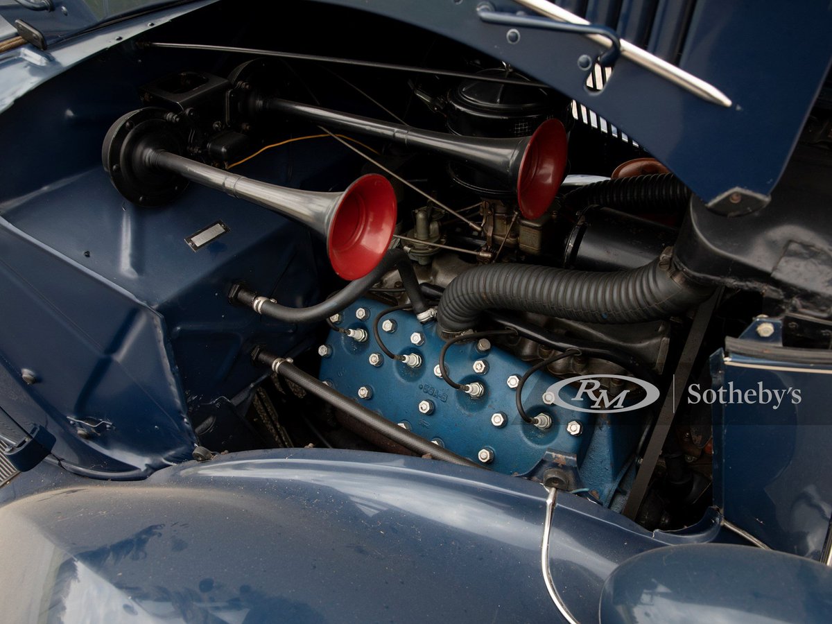 UltimativCars's tweet photo. #AuburnFall2021
The #Ford #V8 #Model68 (1935/36) was made in 1,124,745 units, of which 8,478 #Cabriolet|s:
4,616 Club & 3,862 #DeLuxe.
This original 1936-unit, #Washington #Blue-painted, was est. at US$20-25k (16.9-21.1k €) to be SOLD at US$27k (22.800 €). https://t.co/WHb9UTvZS1