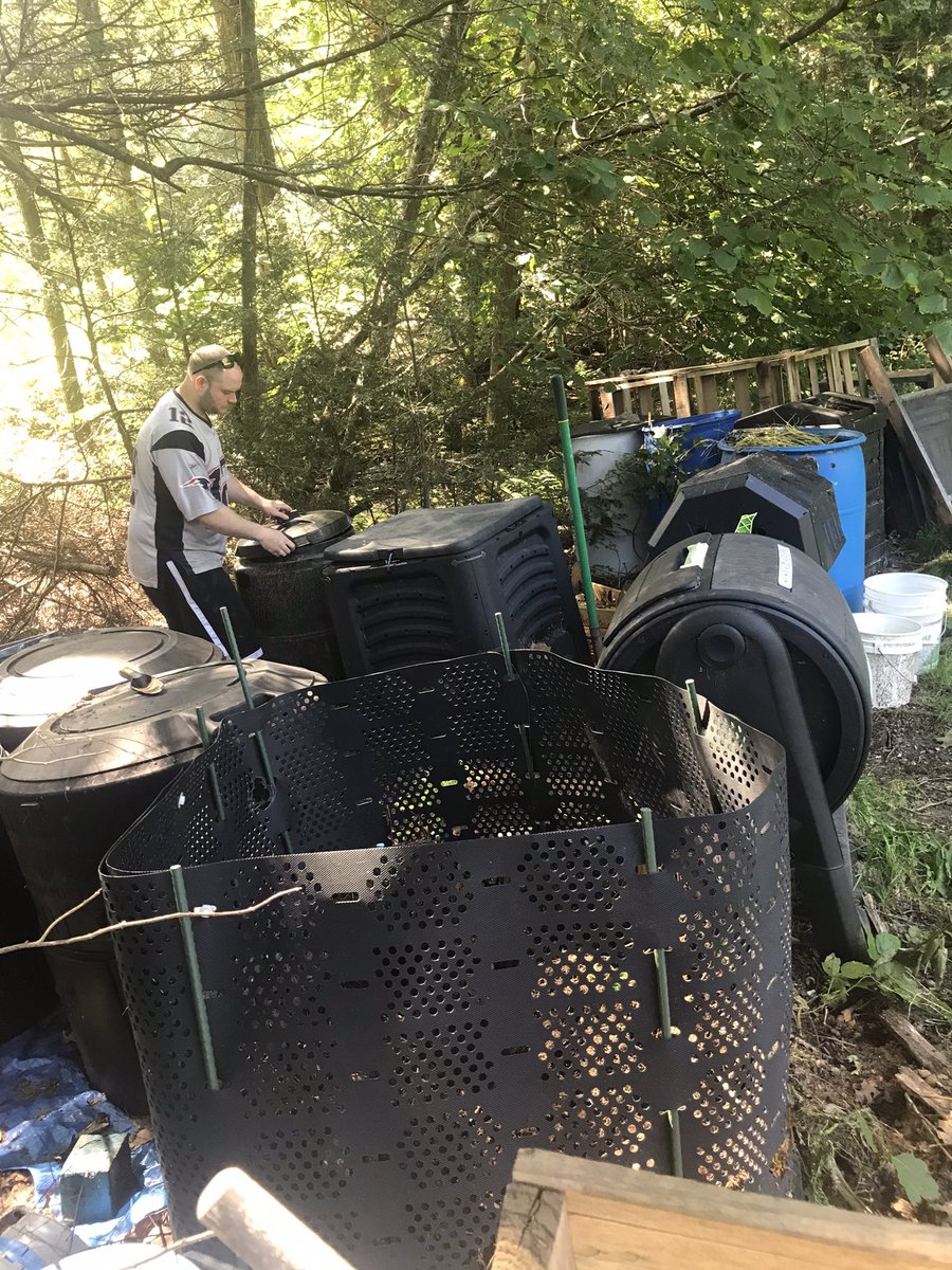 SevansWormery's tweet photo. #Composting Alley is coming along! We’ve got over 10 #composters set up and ready to go! Luckily we’ve been able to get most of these cheaply, or even for free, from people getting rid of them. You know what they say about one man’s #trash…

#OneMansTrash #FreeFinds https://t.co/Z6rmEV7ypq