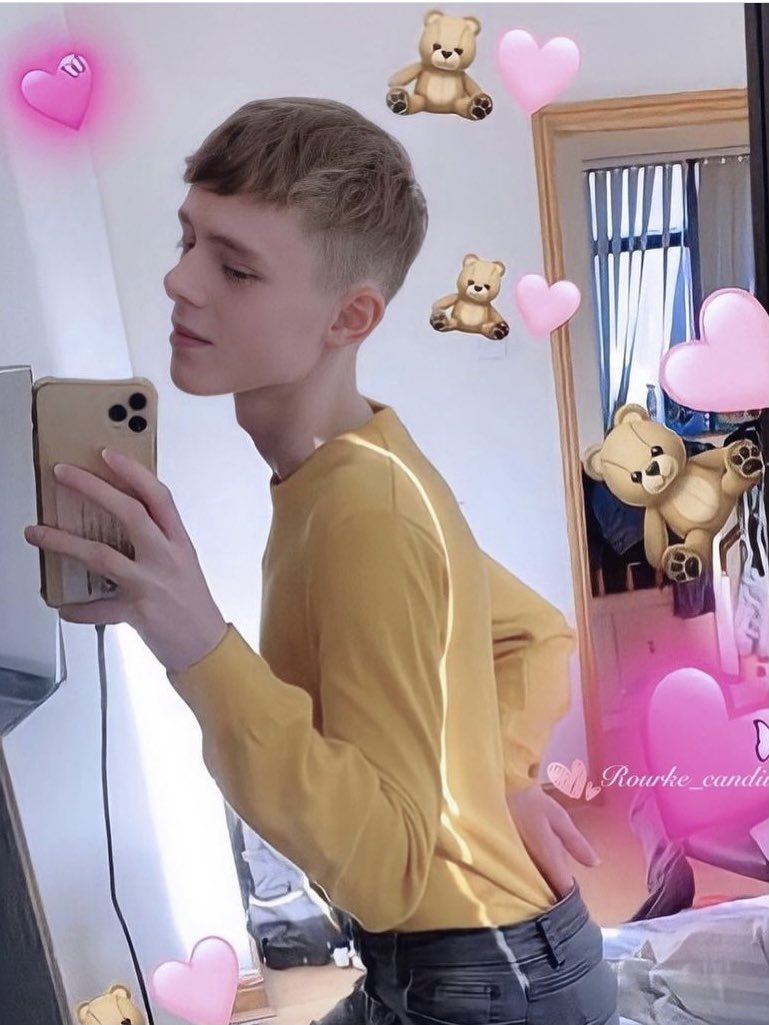 Rourkecandiie's tweet photo. Difference between these two pictures, 🥺 I'm glad you got past it.  From now on, I wish you more smiles every day.  I'm very happy with you. Love you. 💖✨ @rourkesdiamonds 

#Rourke #RourkeDiamonds 
#weloverourke #supportrourke 
#Rourke_candiie 💕 https://t.co/WwPSwUj76X
