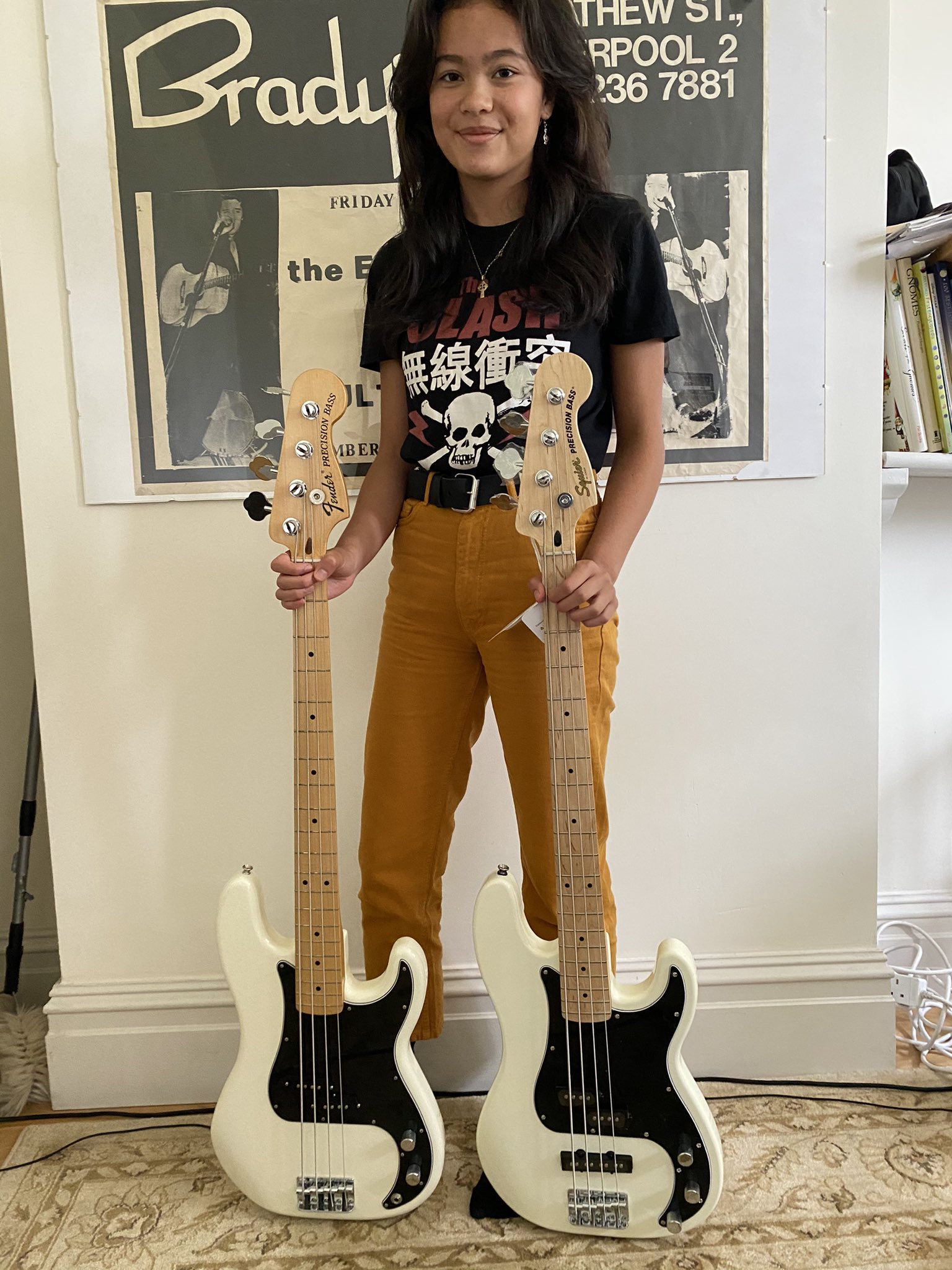 Dee dee ramone fender cheap bass