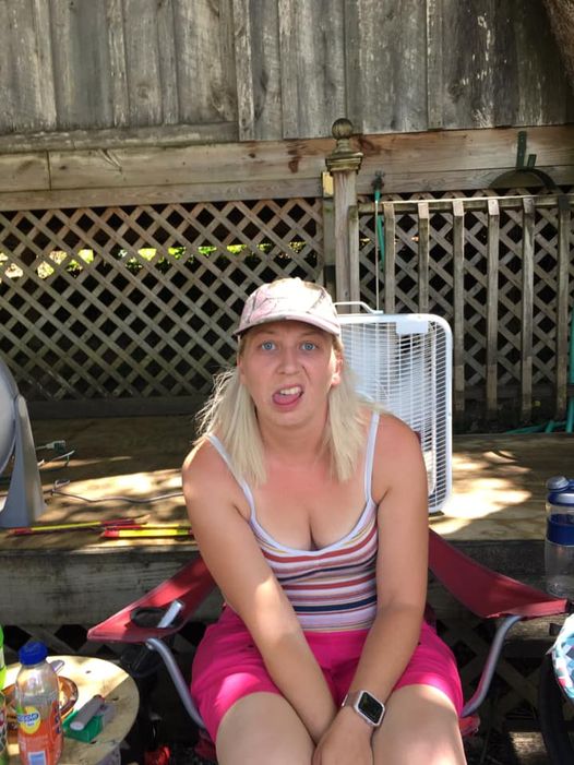 TubeWorld2022's tweet photo. Meet the Tube World crew. This is Rachel.  She only takes 1 thing seriously and that is making sure you get the best tube for the best price. #TubeWorld #familyownedandoperated
#deepcreek #letsgotubing #BrysonCity https://t.co/E7Sfpdc4ru