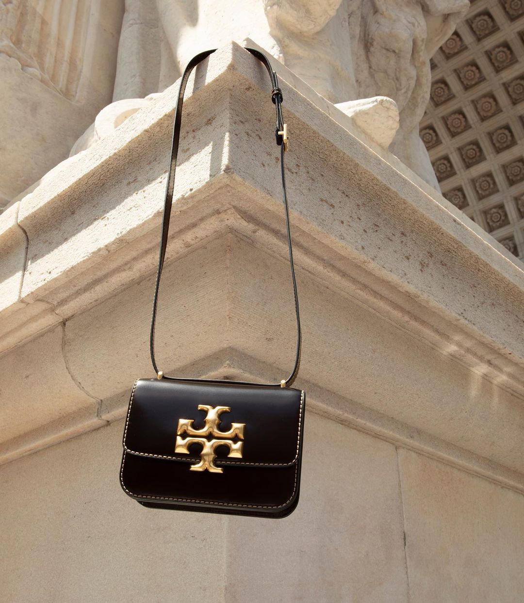 Tory Burch on X: Our Eleanor Bag. Signature hardware, scaled-up and  sculptural — set against clean lines #ToryBurchFW21 #ToryBurchBags # ToryBurch   / X