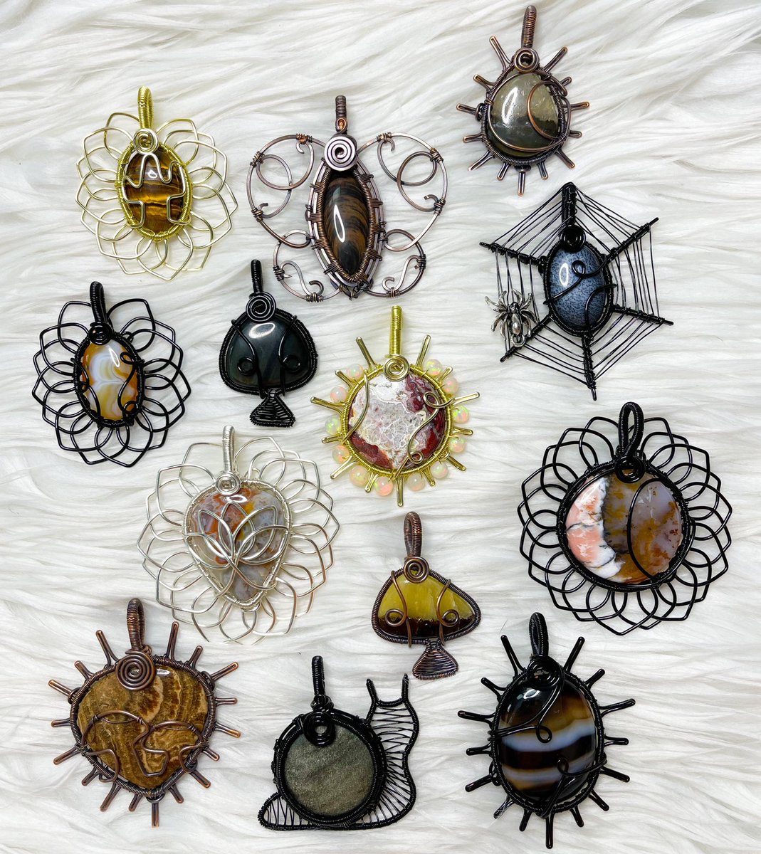 mildhippie's tweet image. 🍂🐿🍁 AUTUMN BREEZE 🍁🐿🍂

pendants available Sept. 10th at 4pm est