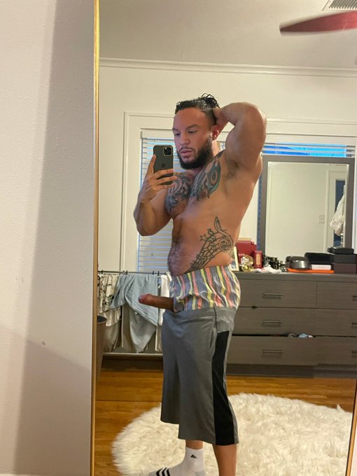 Happy Labor Day! Who&rsquo;s in the mood for some thick sausage? https://t.co/tyJu3NC1Rk