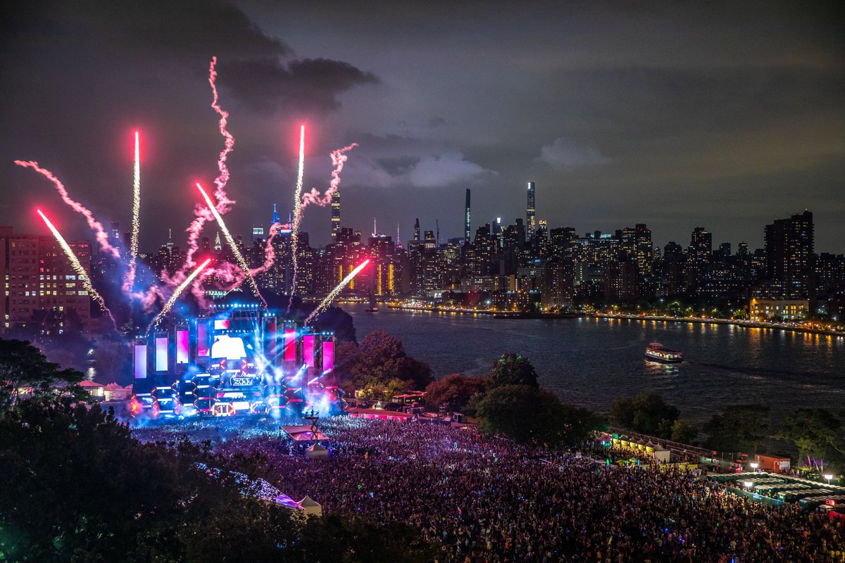 dancingastro's tweet photo. Couldn’t have asked for a better first festival back after two years 🗽

Thank you so much @ElectricZooNY 

(📸: Eric Cunningham) https://t.co/VKA4TZIhDx
