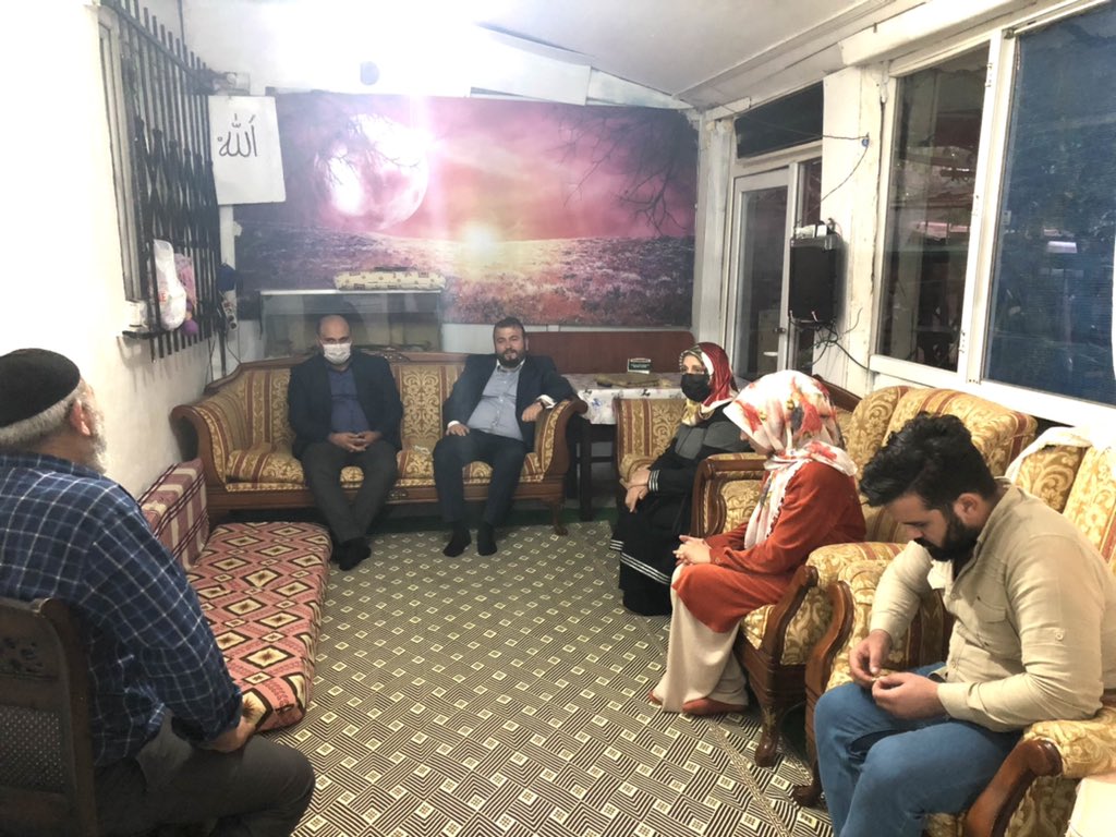 mcandaroglutr's tweet photo. AK Parti dönüşen Türkiye'nin mimarıdır.Gençlerin taleplerini, arzularını gerçekleştiren lider Cumhurbaşkanımız Sn.@RTErdogan 'dır. Karlıbayır mahallemizde AK Parti'mizin kuruluş tarihi olan 14 Ağustos 2001 tarihinde doğan İrem Gürgen kardeşimizi ve de��erli ailesini ziyaret ettik. https://t.co/r9fbMM4dbD