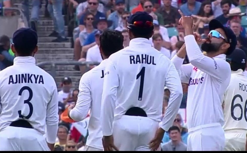 known2stranger's tweet photo. 🤙🤙 This is @imVkohli 's team. THE BEST.

This T-2o generation is watching the best test matches ever in #KingKohli 's ERA.

#INDvENG #TeamIndia #Ovaltest https://t.co/Bgf2W0H0LK
