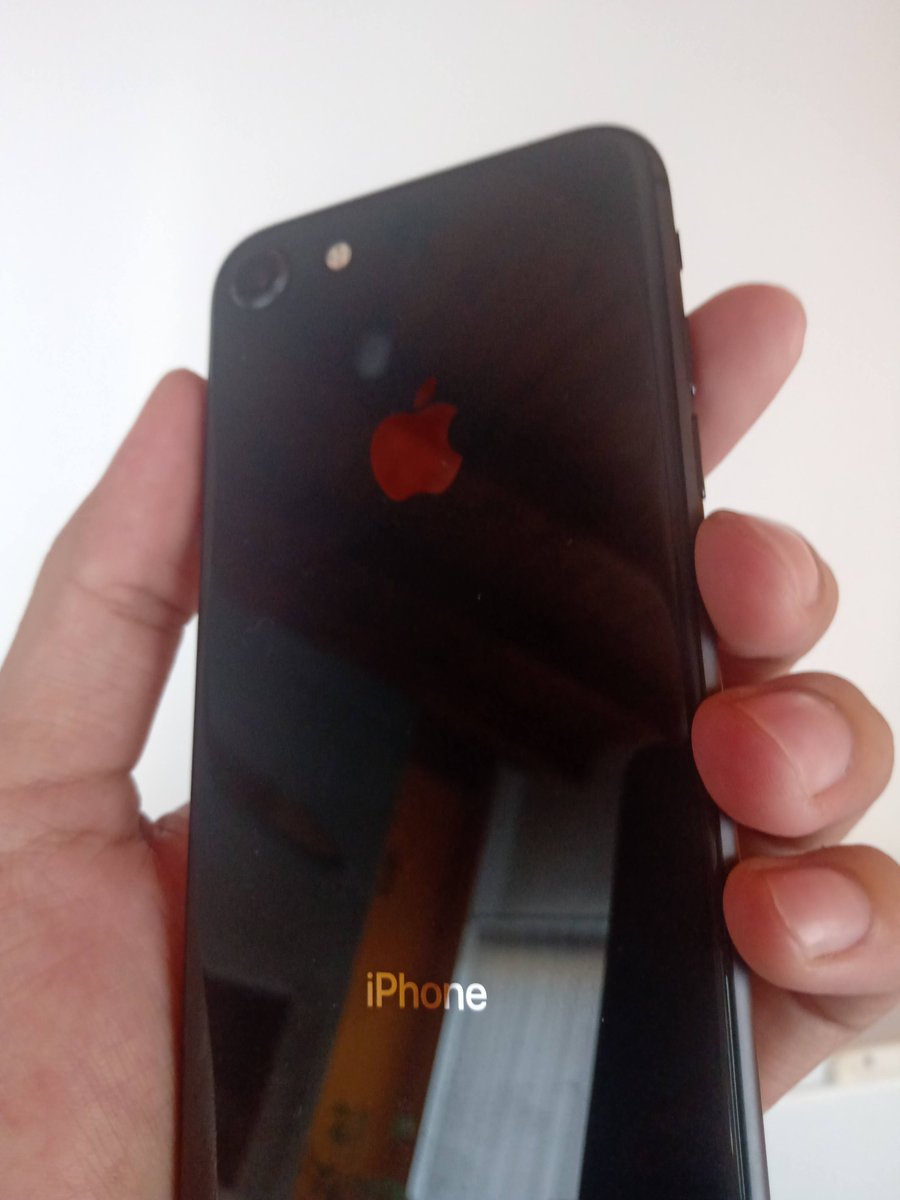 JuanchiiMercado's tweet photo. Se perdió este celular Iphone 8, tenia una funda blanca. cualquier información, comunicarse conmigo, se dará recompensa! https://t.co/hZzAsArNSX