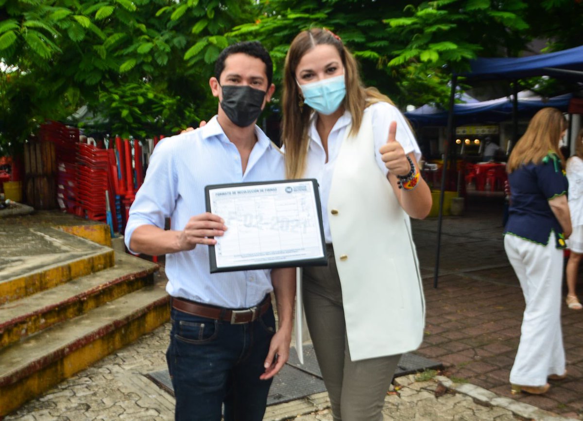 CeciliaPatronL's tweet photo. Un gusto poder estar con las y los regidores del #PAN del @AyuntaMerida quienes me brindaron la confianza con sus firmas ✍🏻 para que junto a @MarkoCortes sigamos haciendo de @AccionNacional el partido que brinda los mejores gobiernos municipales en México 🇲🇽 https://t.co/N5gh43XmhE