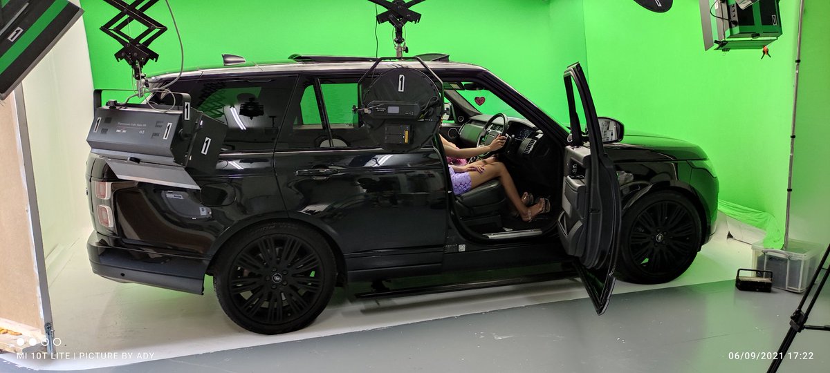 bbdstudio's tweet photo. Yannick &amp; Paris are shooting a music video in @bbdstudio today https://t.co/1ICkJYO60o