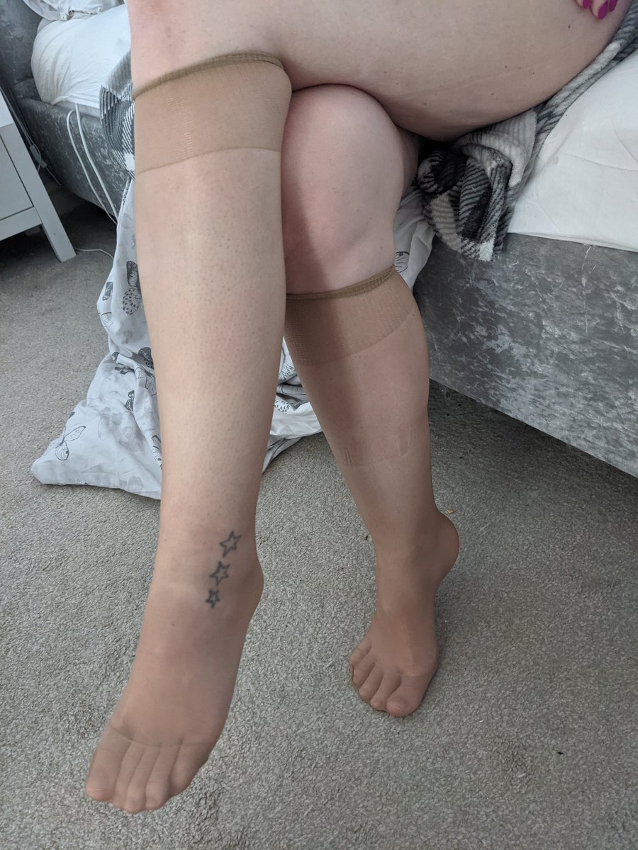 BellaPetiteFee1's tweet photo. Rip them off, take them down slowly or keep them on...What are you gonna do?
#footfetish #feetfetish #feet #toes #findom #legs #tights #popsocks #worshipmyfeet https://t.co/XxKC0aXiAB