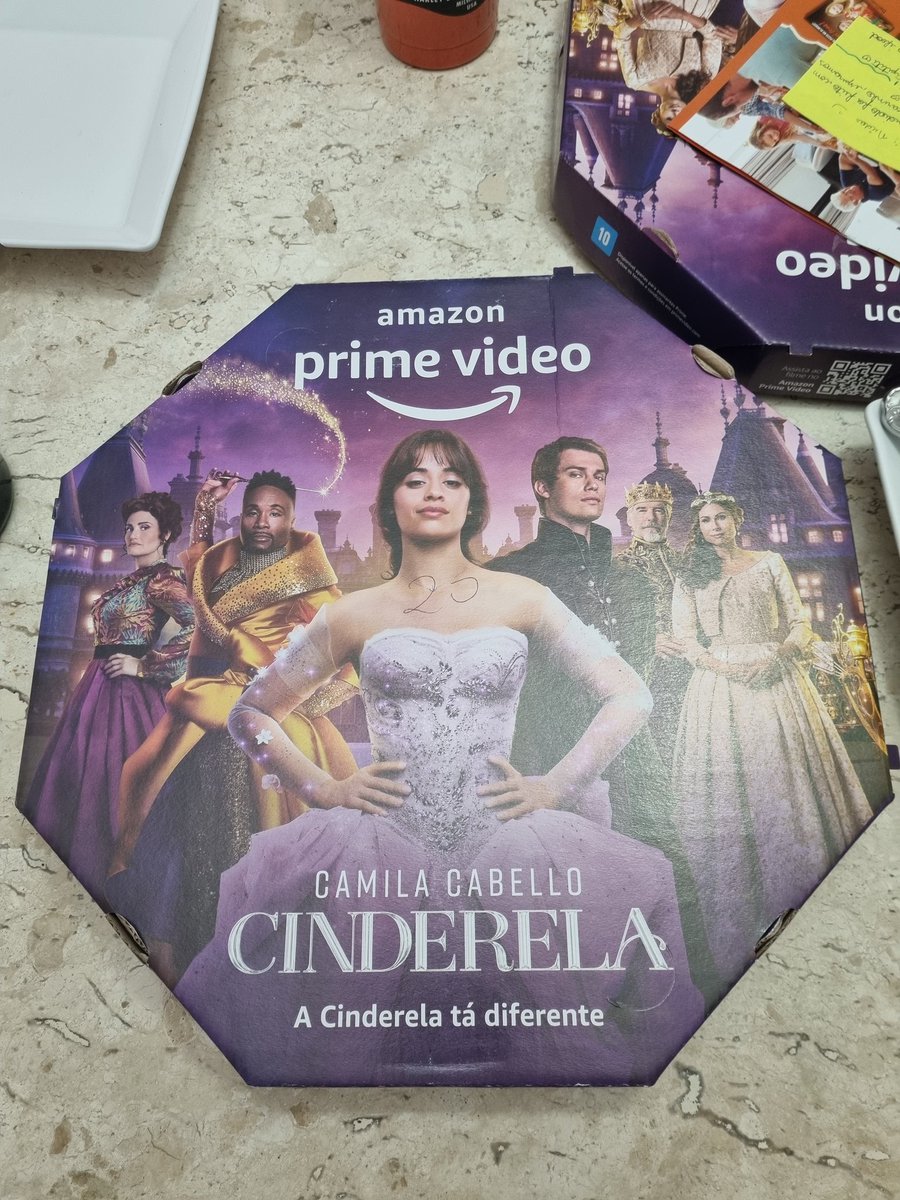 moonycamila's tweet image. PEDI UMA PIZZA E OLHA COMO VEIO