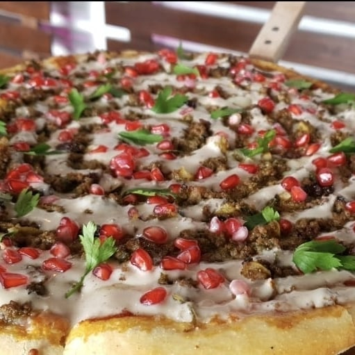 pizzorama_mx's tweet photo. ¡Llegaron las fechas patrias! 🇲🇽
Y en #pizzorama llegó nuestra pizza de nogada. 🍕
Ven a probarla porque estará por tiempo limitado  ⏱️
.
Reserva en https://t.co/MVsBsje9HU
Ó envía un whats app al 📲 5543785118

#nogada #fiestaspatrias #chileennogada https://t.co/25dYLRicHz