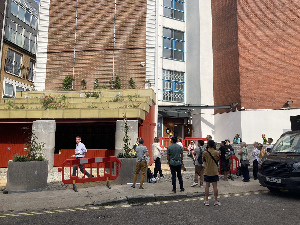 jackskillen's tweet image. Lots of interest in Holyrood Street and the #LowLine today with #OpenHouse2021 Sanchez Benton architects, @MacfarlaneAssoc @LowLineLDN @TeamLondonBdg @lb_southwark . More open house coming up this week.